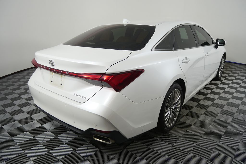 Thumbnail: 2019 Toyota Avalon - 3