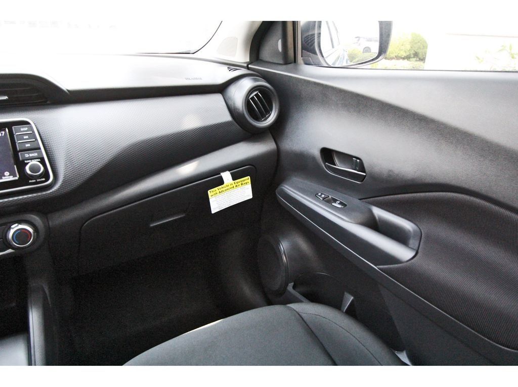2025 Nissan Kicks Play S - 9