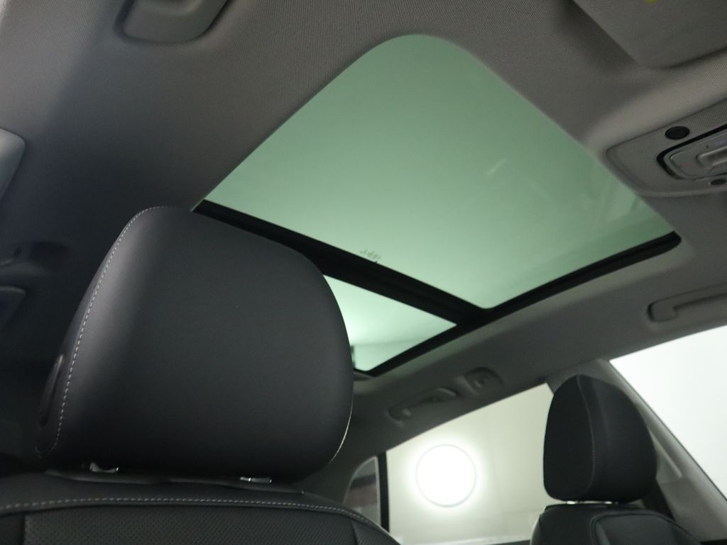 Thumbnail: 2022 Audi Q8 - 18