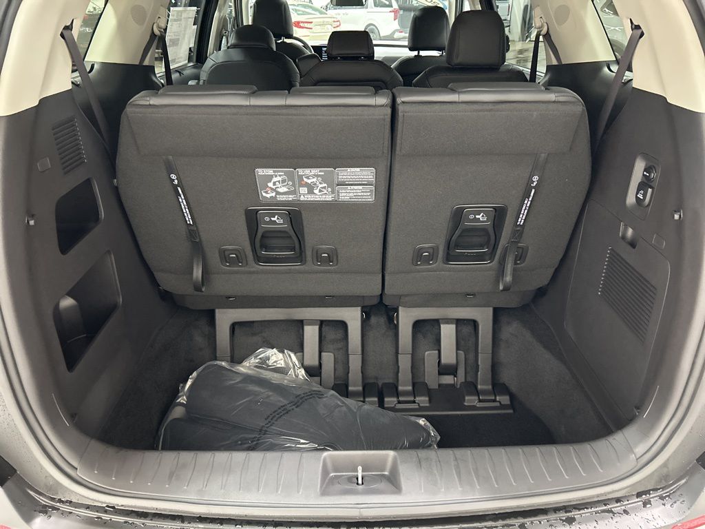 new 2026 Kia Carnival Hybrid car, priced at $1,164,713