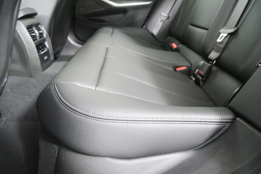 Thumbnail: 2026 BMW 3 Series - 15