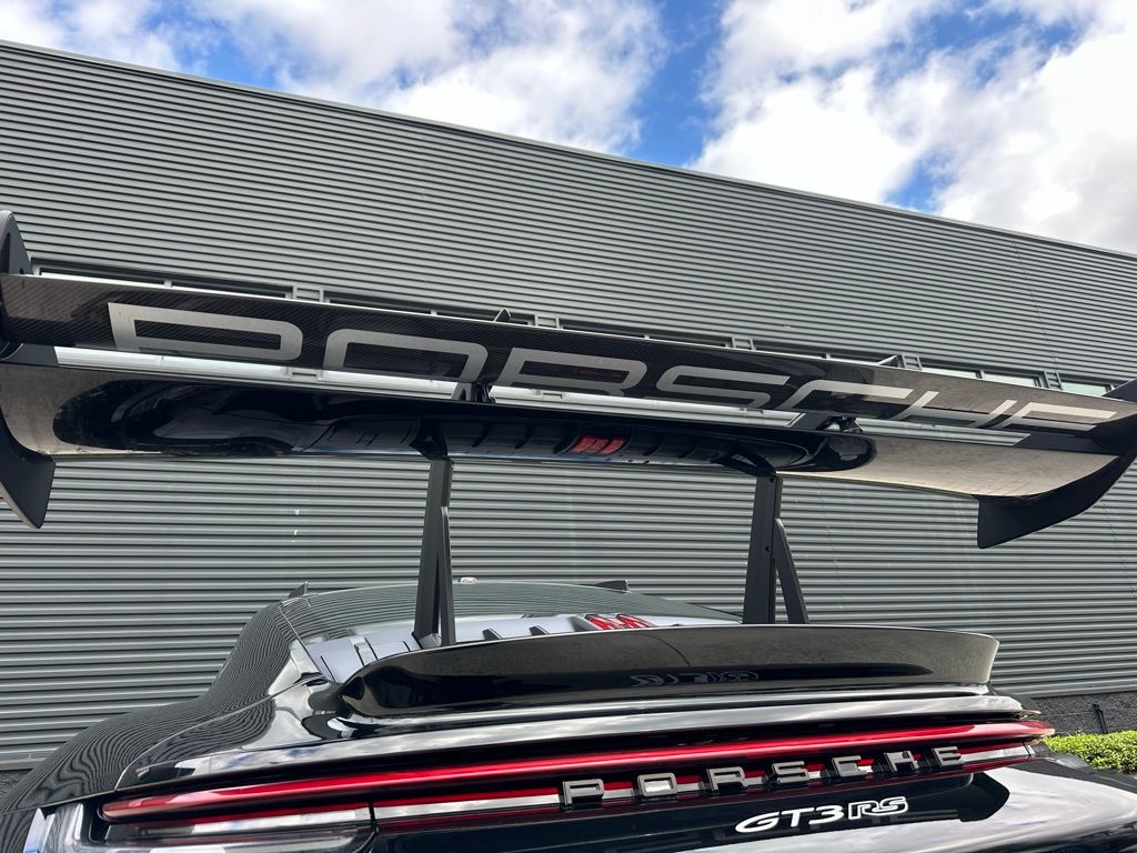 Thumbnail: 2025 Porsche 911 - 16