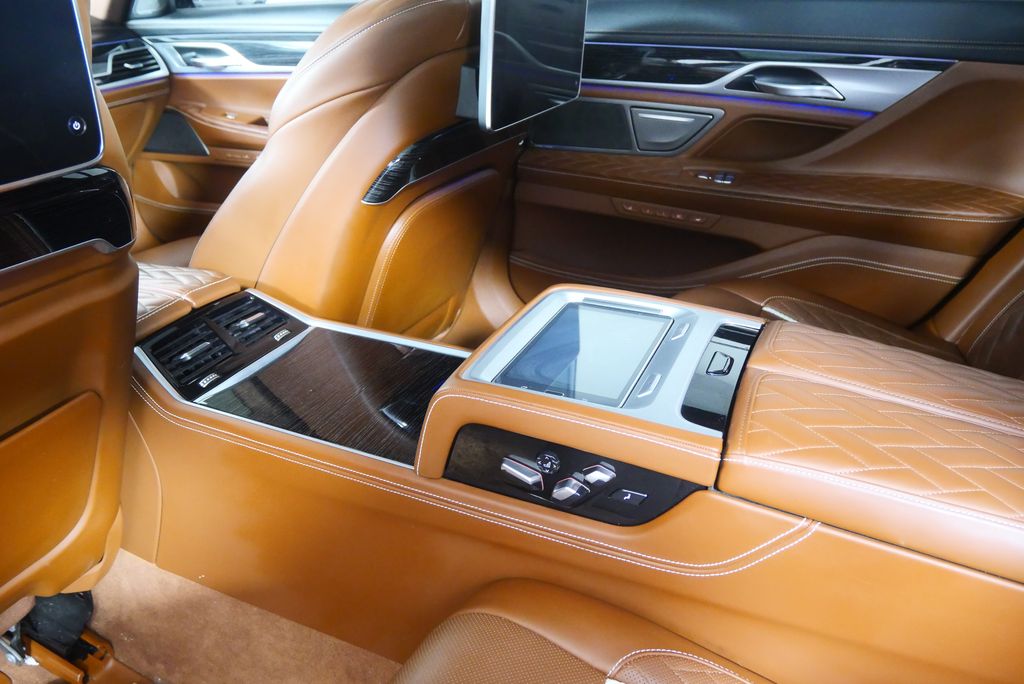 Thumbnail: 2021 BMW 7 Series - 20