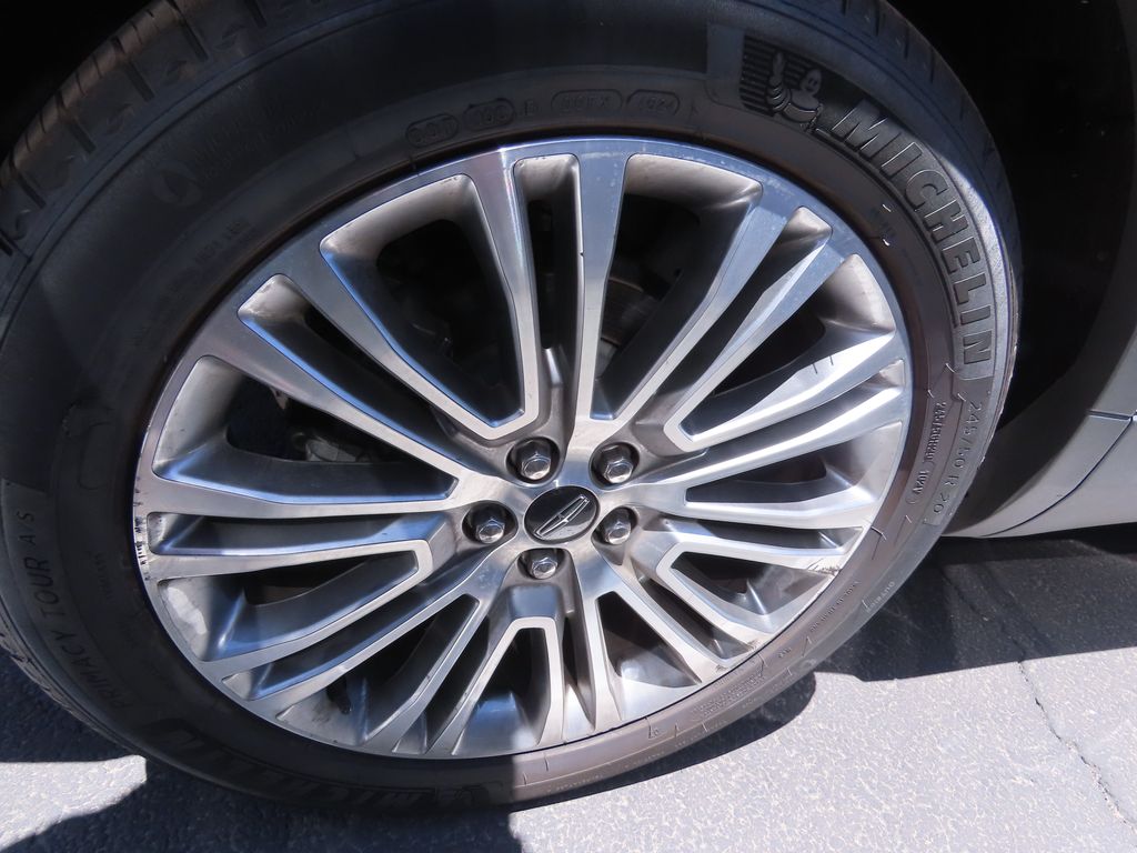 Thumbnail: 2017 Lincoln MKX - 17