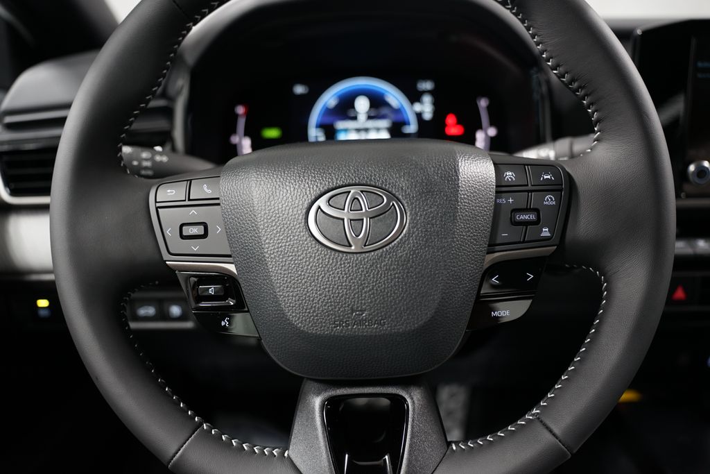 2025 Toyota Camry SE 12