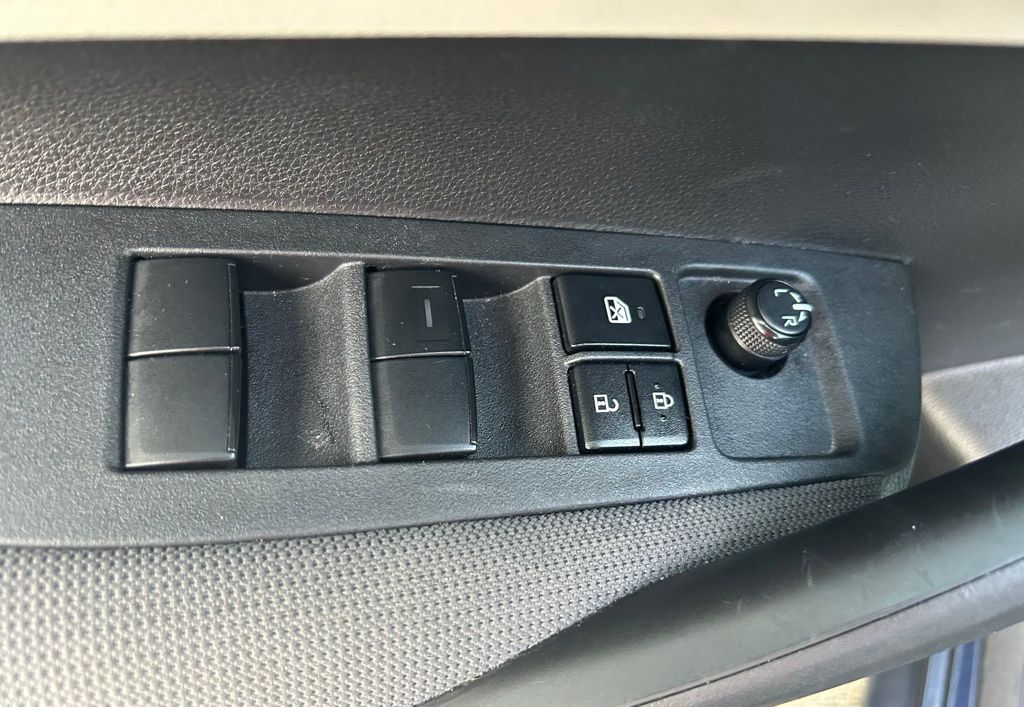 Thumbnail: 2023 Toyota Corolla - 16