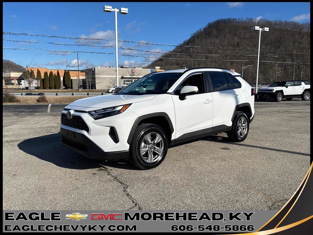 2025 Toyota RAV4 XLE AWD