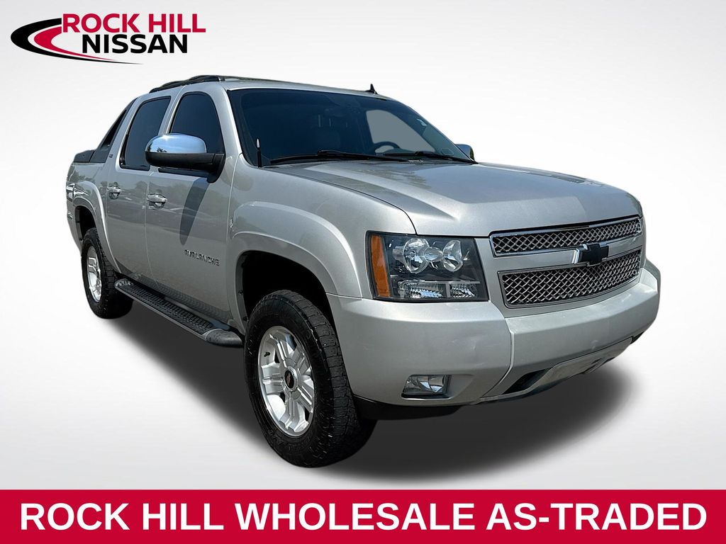 Sheer Silver Metallic 2011 Chevrolet Avalanche LT 4WD Pickup Truck Four-Wheel Drive 6-Speed Automatic