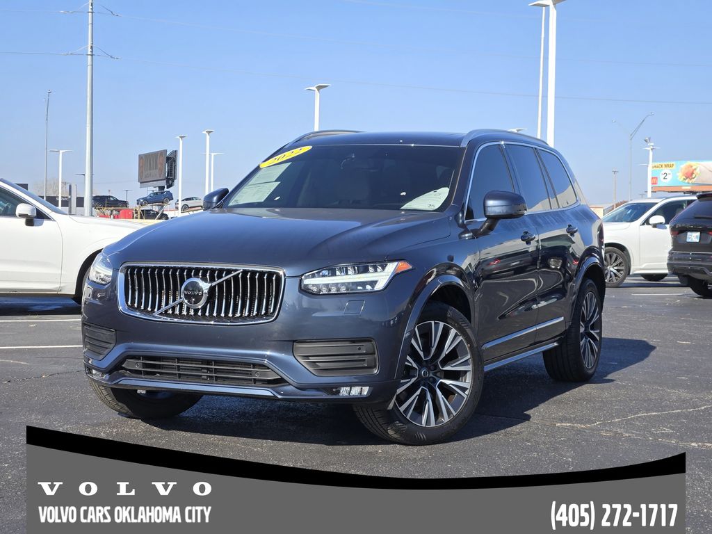 2022 Volvo XC90 Momentum's photo