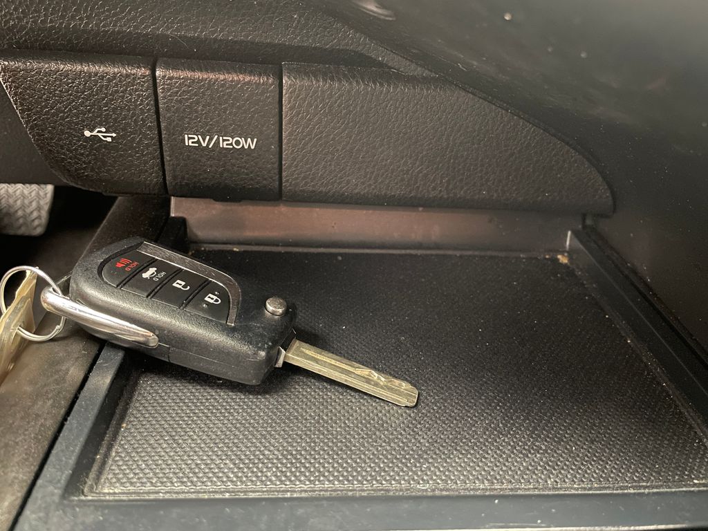 2022 Toyota Camry SE 28
