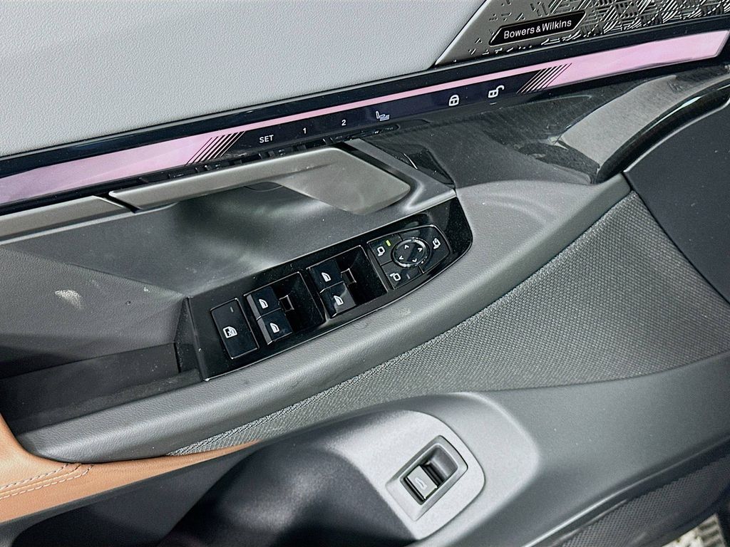 Thumbnail: 2025 BMW i5 - 20