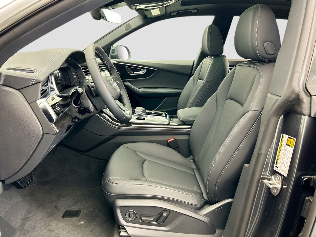 Thumbnail: 2026 Audi Q8 - 18