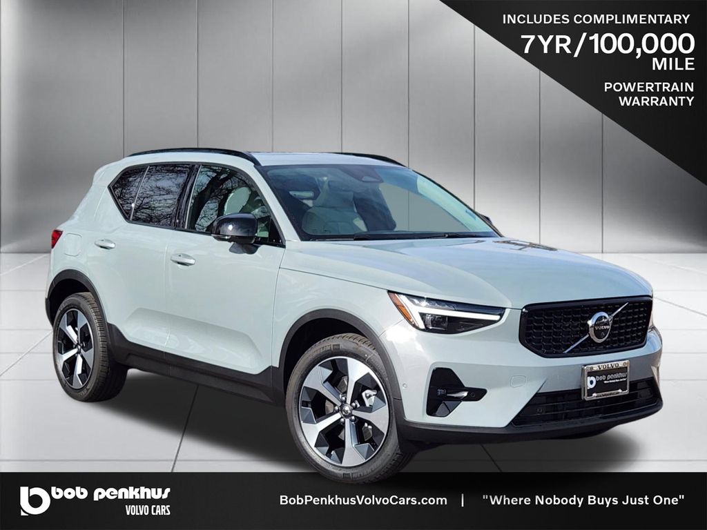 2026 Volvo XC40 B5 Plus