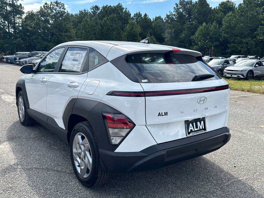 2026 Hyundai Kona SE photo 2