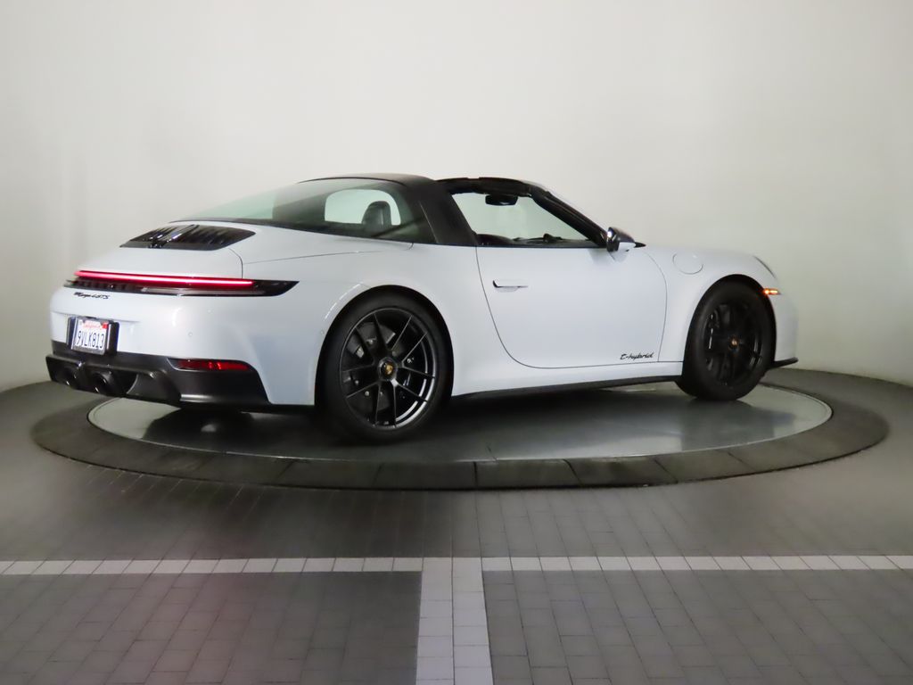 Thumbnail: 2025 Porsche 911 - 15