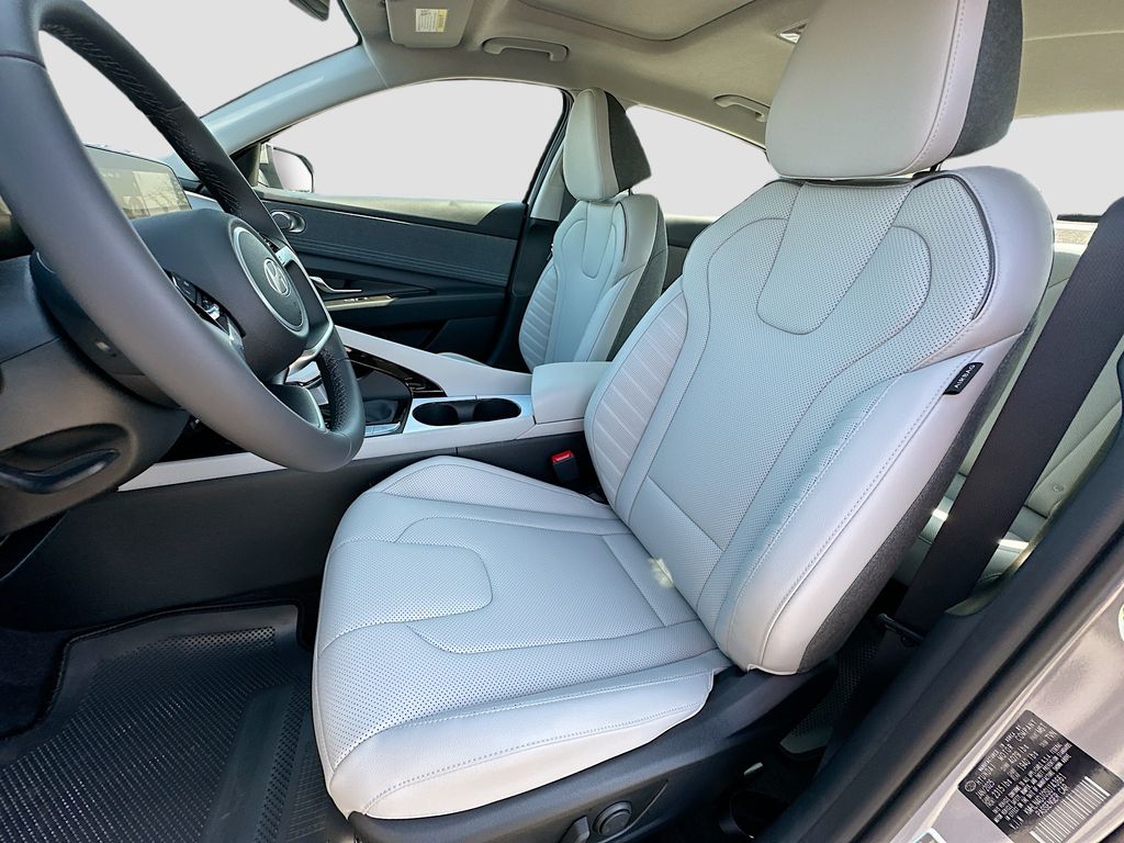 2025 Hyundai Elantra Limited Edition 16