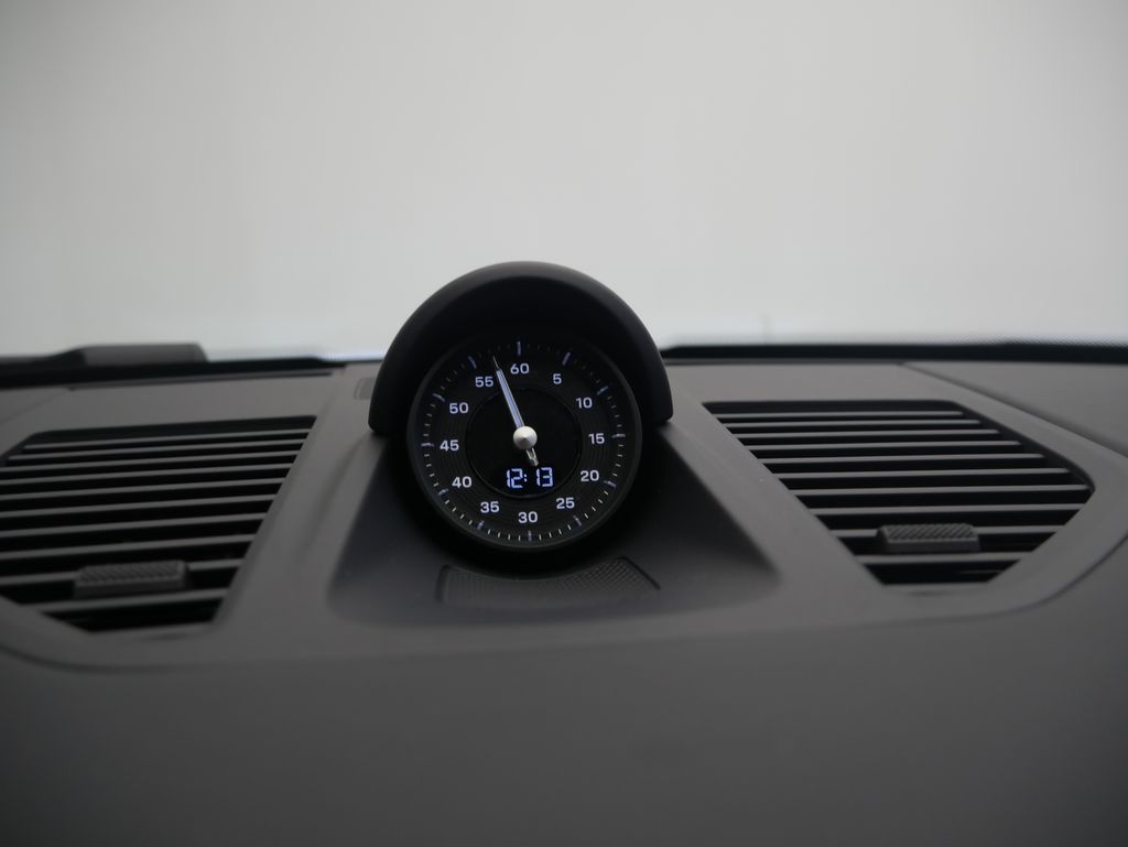 Thumbnail: 2026 Porsche 911 - 32