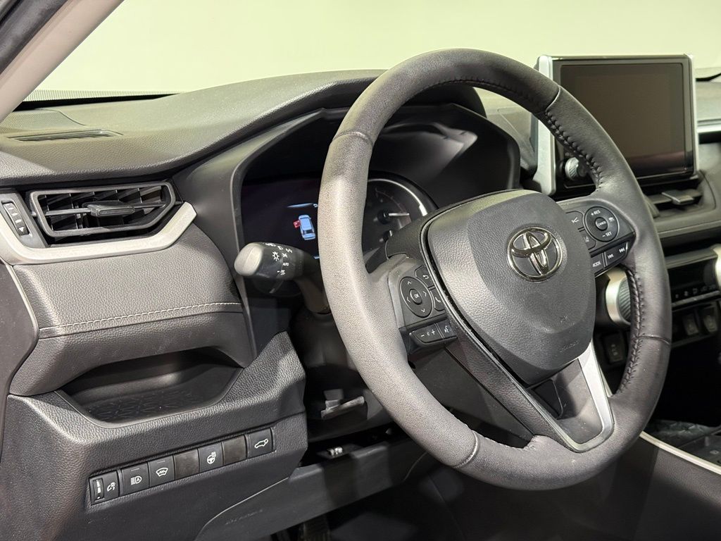 Thumbnail: 2023 Toyota RAV4 - 17