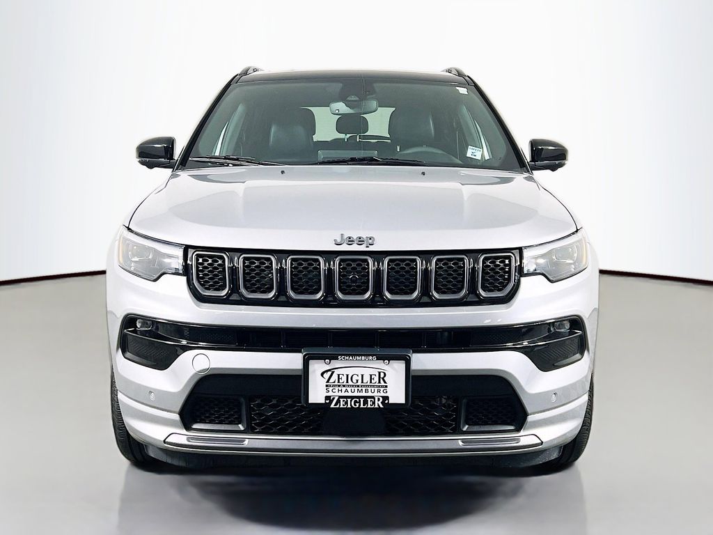 Used 2023 Silver Jeep Limited image 2