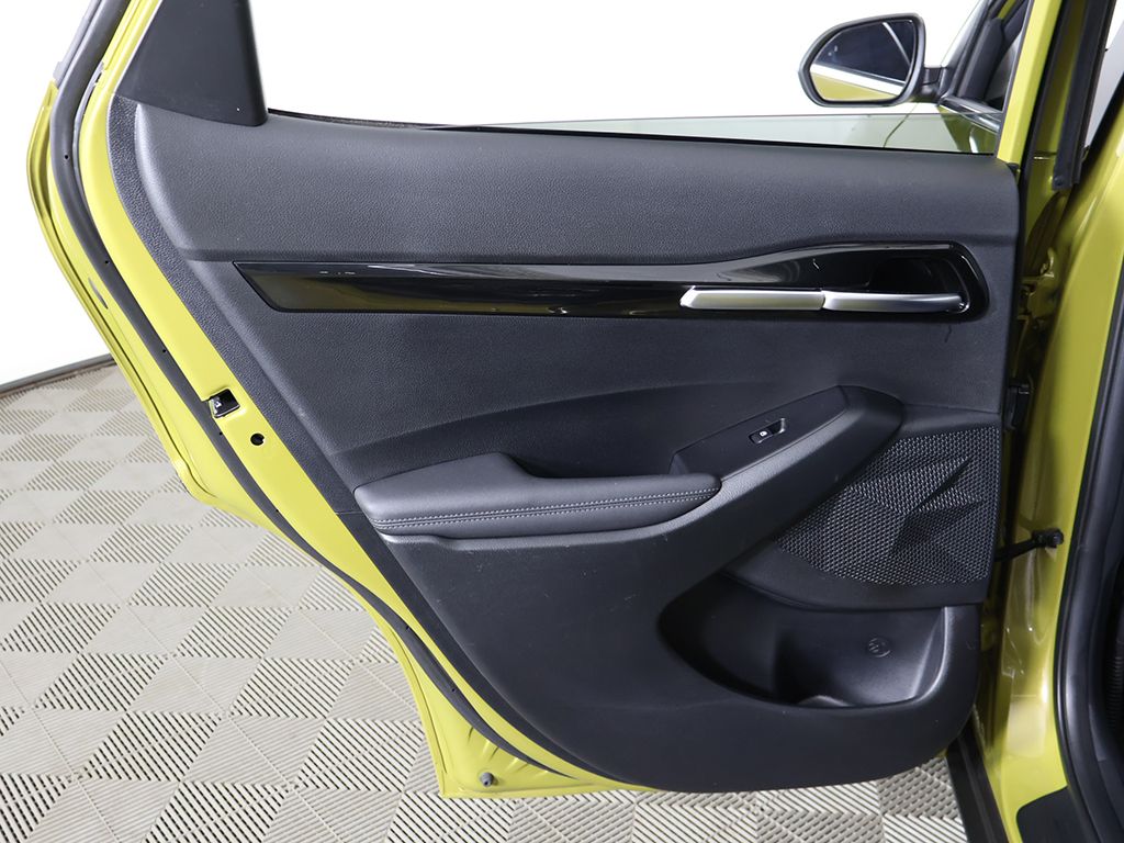 Used 2024 Green Kia S image 23