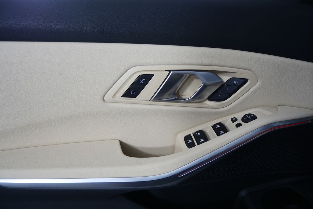 2025 BMW 3 Series 330i 8