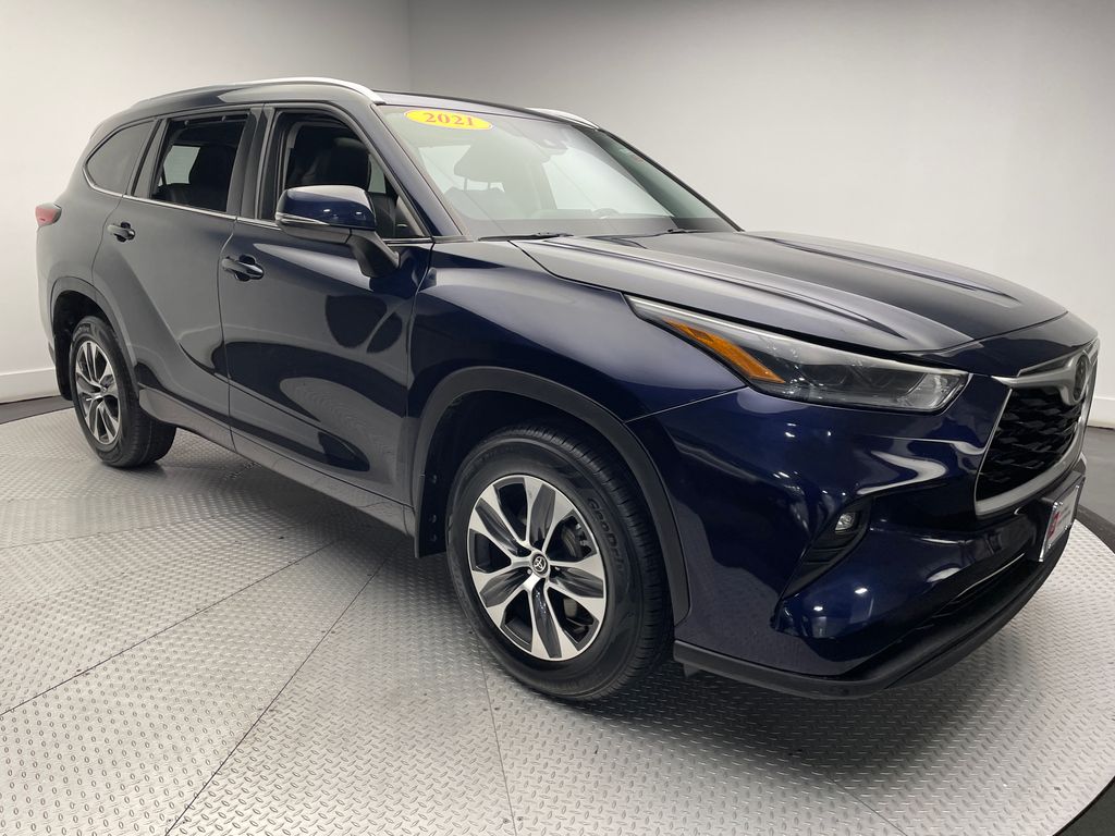 2021 Toyota Highlander XLE 3