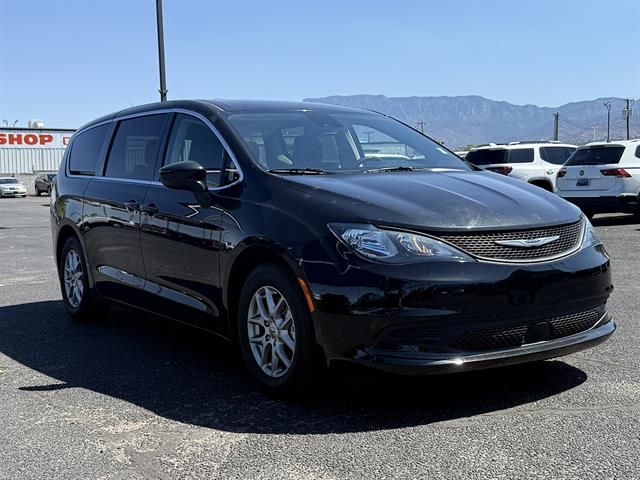 Brilliant Black Crystal Pearlcoat 2023 Chrysler Voyager Minivan Front-Wheel Drive 9-Speed Automatic