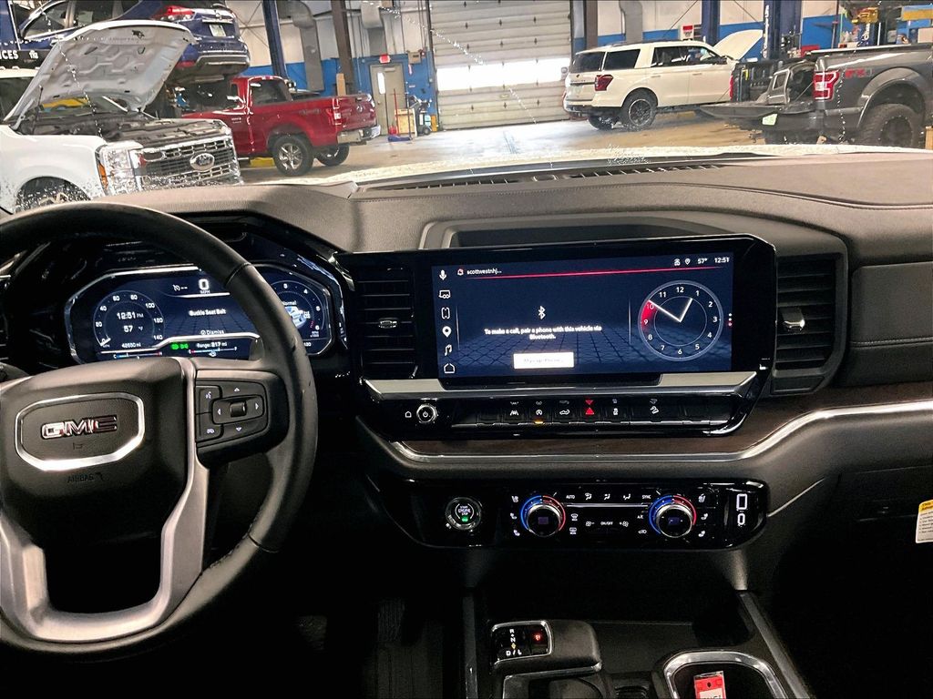 2023 GMC Sierra 1500 — photo 18