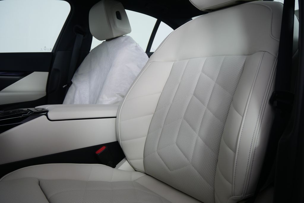 2026 BMW 5 Series  11