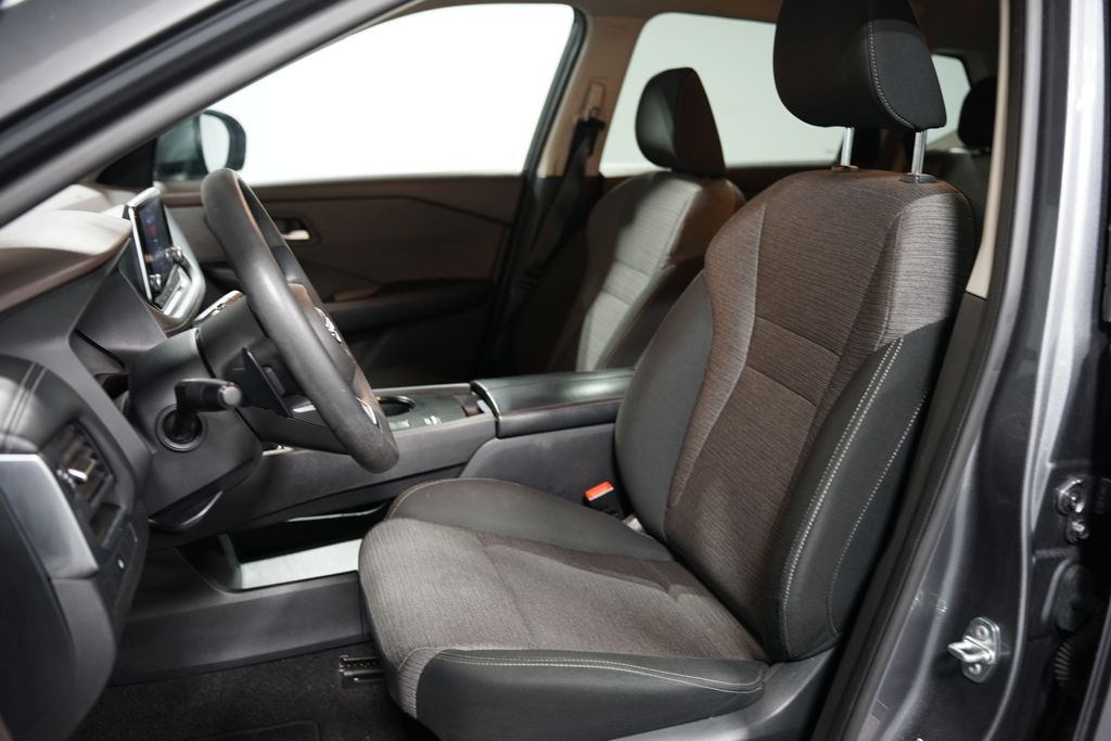 2023 Nissan Rogue SV 6
