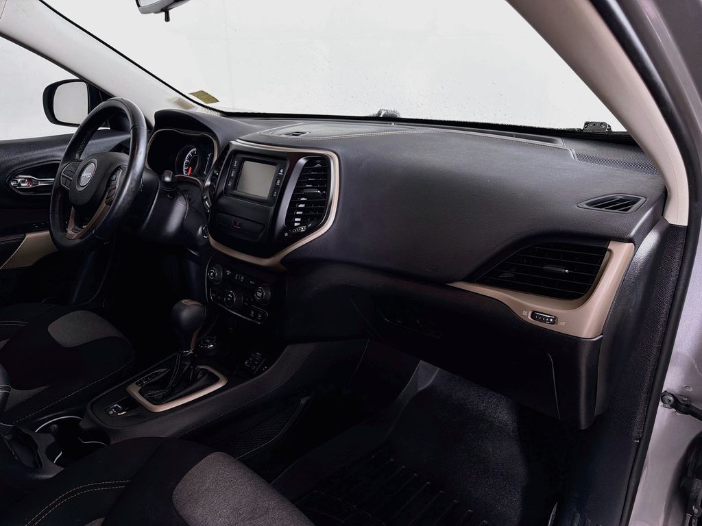 Used 2018 Jeep Cherokee SUV