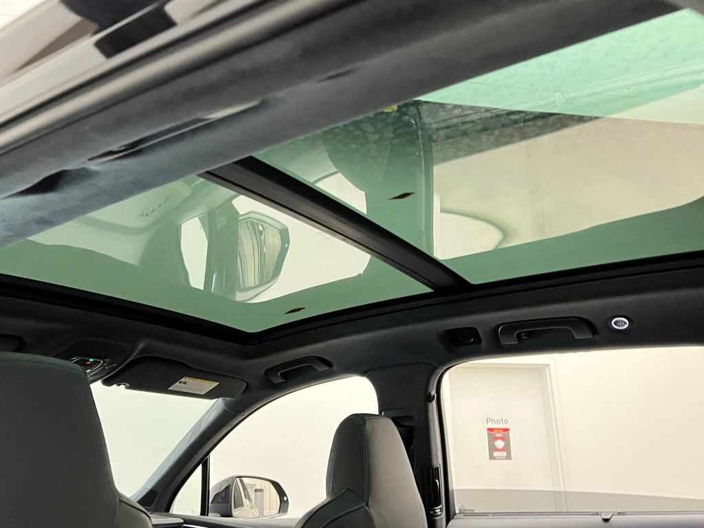 Thumbnail: 2024 Audi SQ7 - 15