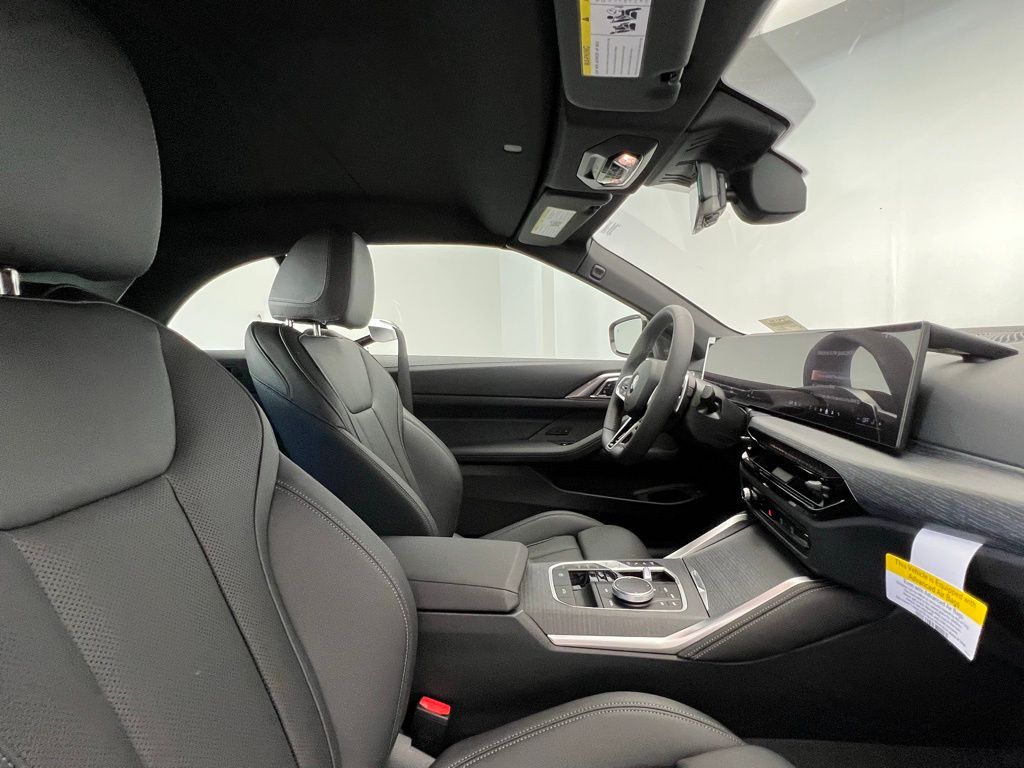 Thumbnail: 2026 BMW 4 Series - 10