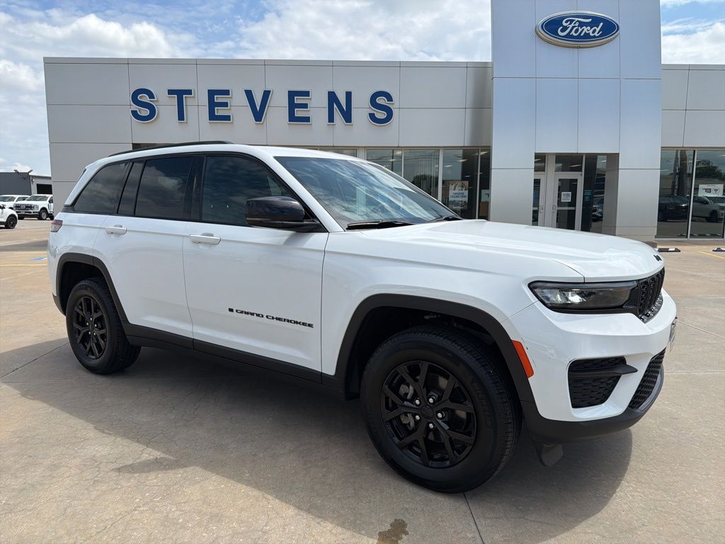 Bright White Clearcoat 2025 Jeep Grand Cherokee SUV / Crossover Four-Wheel Drive 8-Speed Automatic