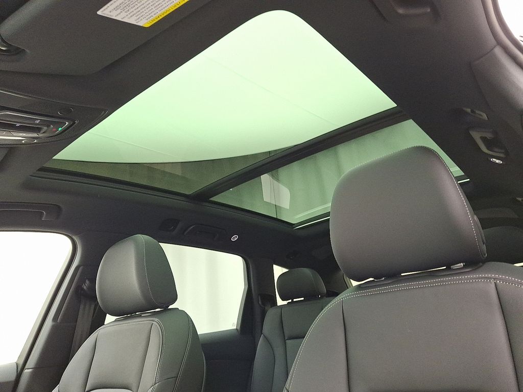 Thumbnail: 2026 Audi Q7 - 9