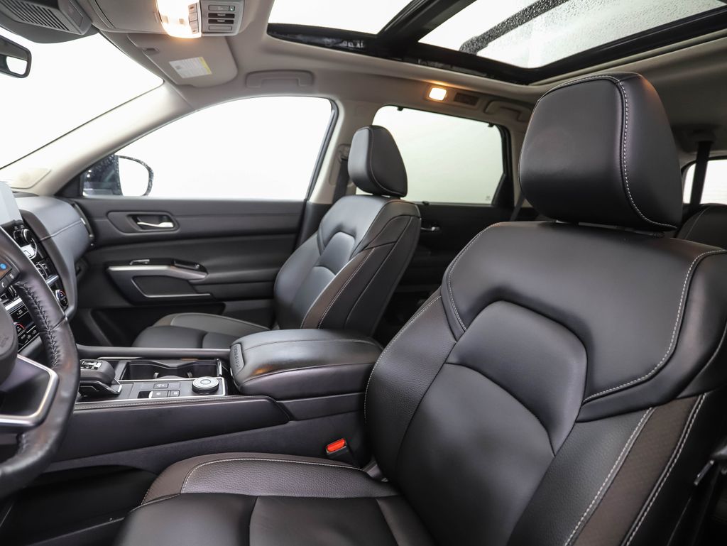 2024 Nissan Pathfinder SL 11