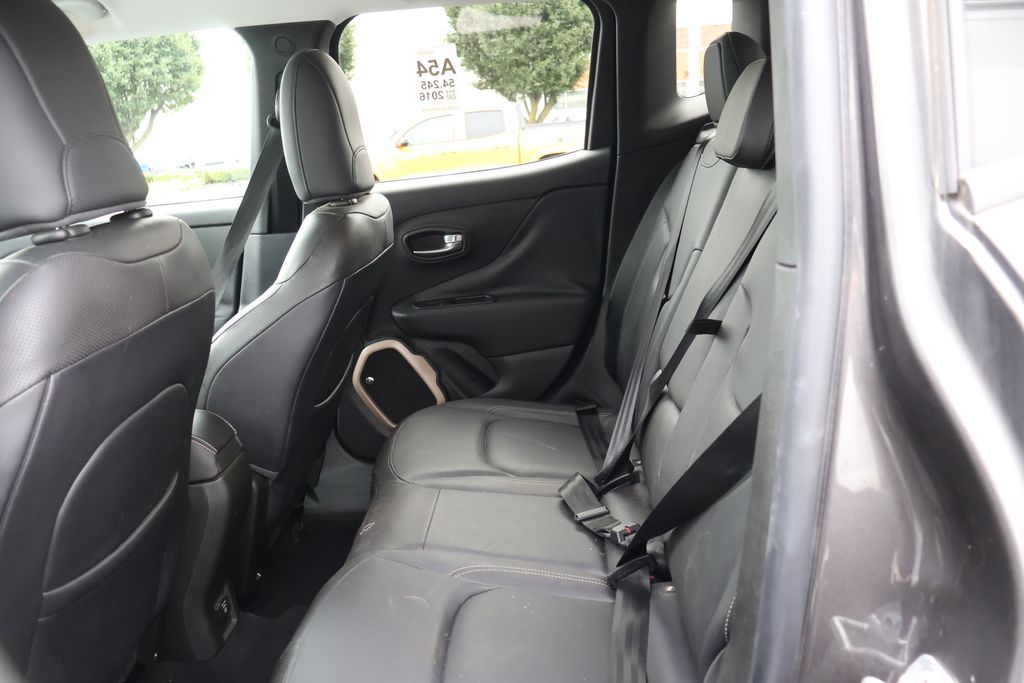 Thumbnail: 2016 Jeep Renegade - 32