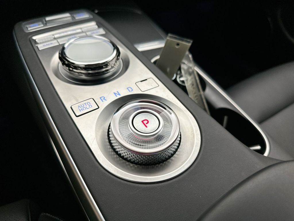 Thumbnail: 2023 Genesis GV70 - 12