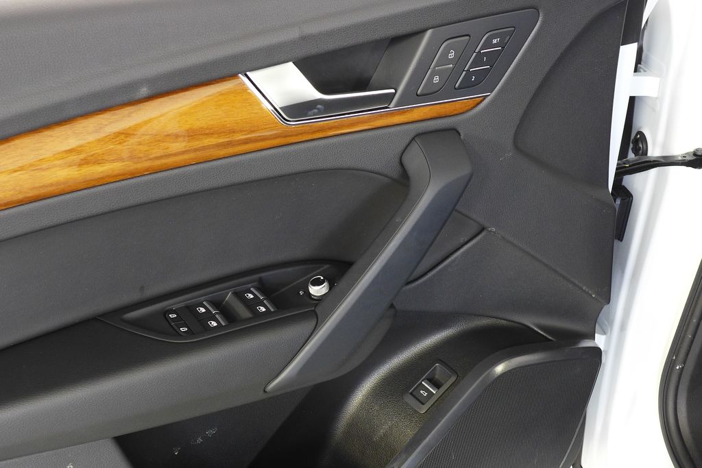 Thumbnail: 2023 Audi Q5 - 12