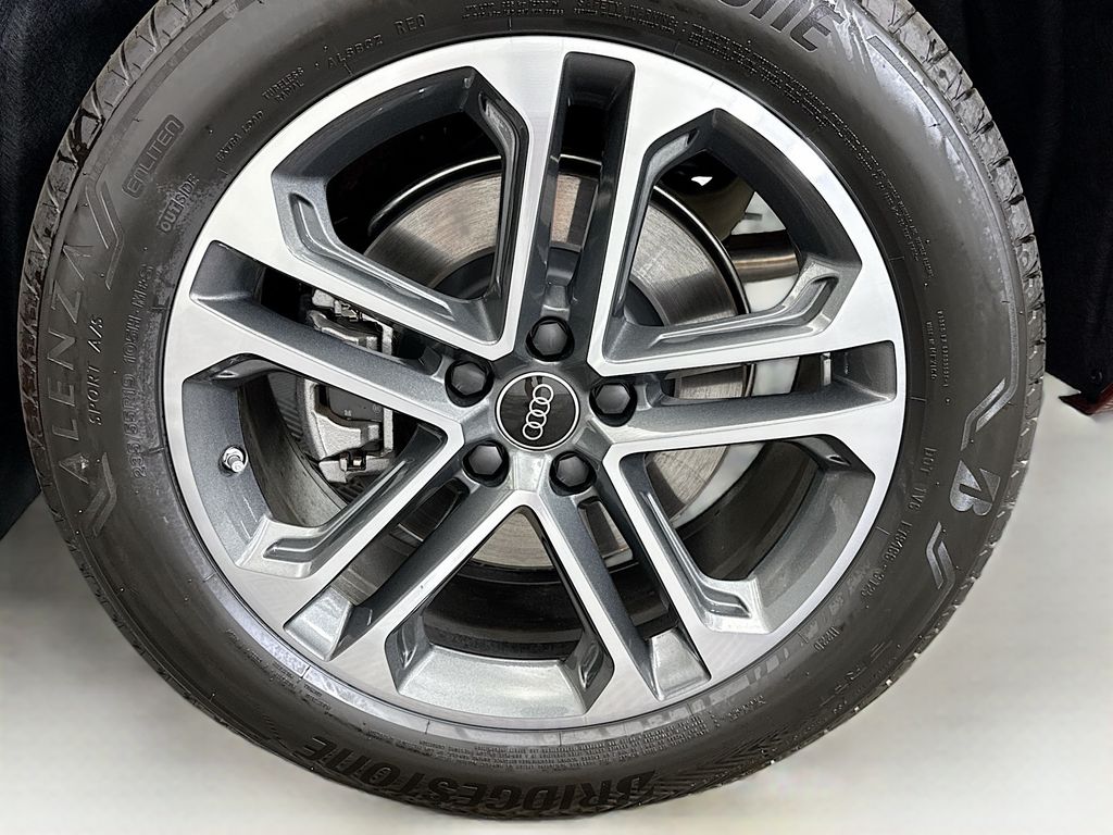 Thumbnail: 2025 Audi Q5 - 30