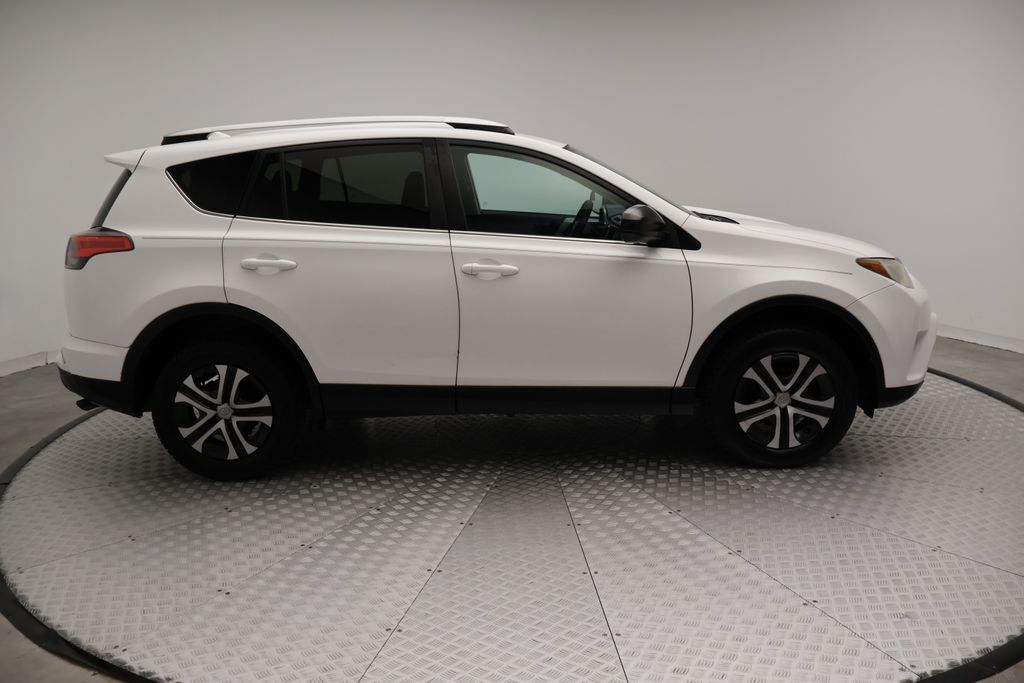 Thumbnail: 2016 Toyota RAV4 - 7