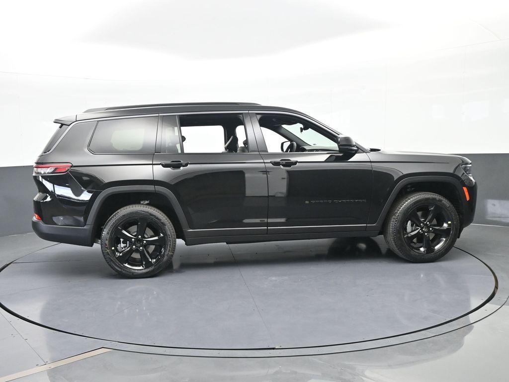New 2026 Diamond Black Crystal Pearlcoat Jeep Limited image 7