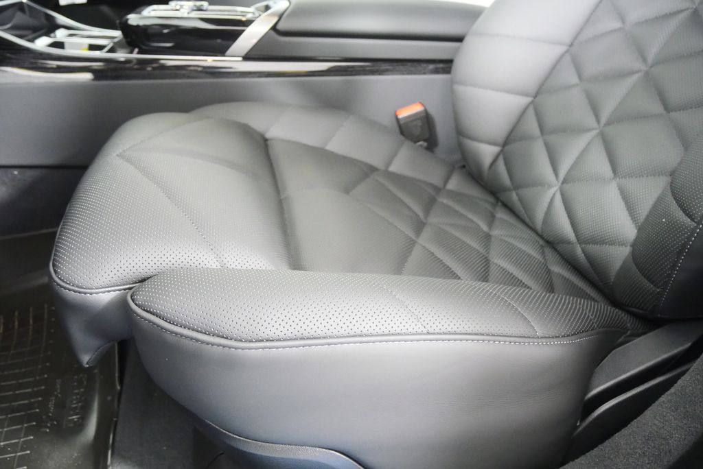 Thumbnail: 2026 BMW 7 Series - 10