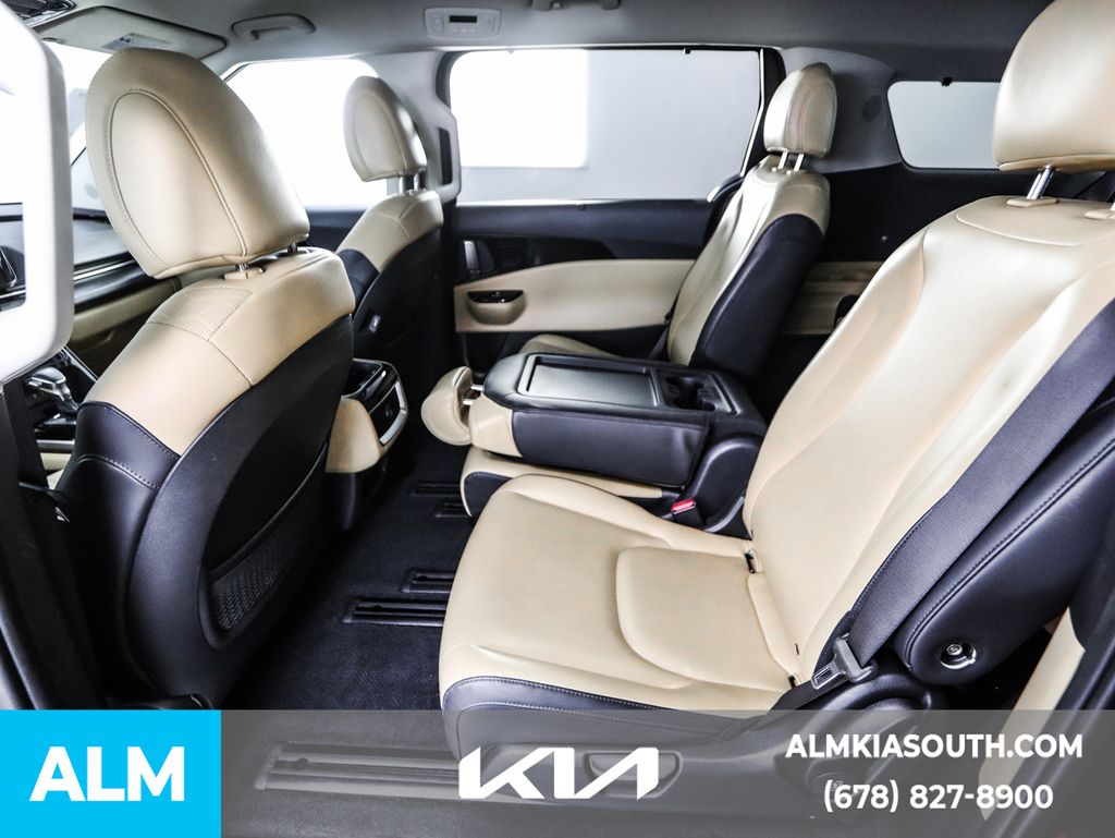 2024 Kia Carnival EX photo 16