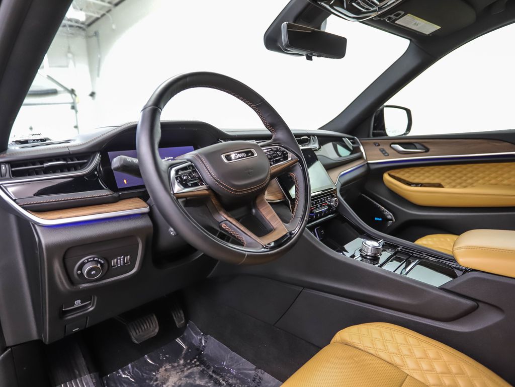 Thumbnail: 2022 Jeep Grand Cherokee - 10