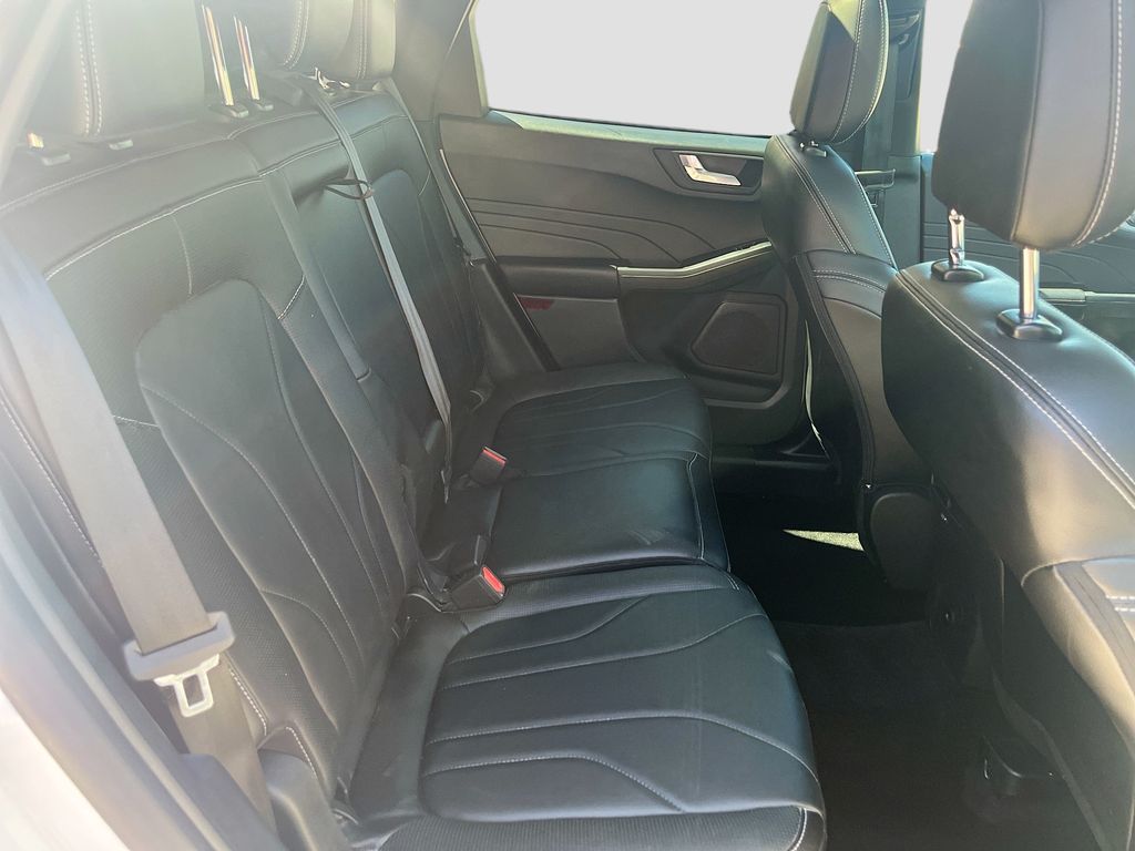 Used 2025 White Ford Platinum image 28
