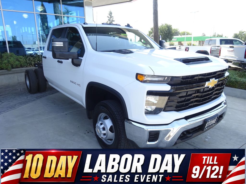 Summit White 2024 Chevrolet Silverado 3500HD Pickup Truck Four-Wheel Drive Automatic