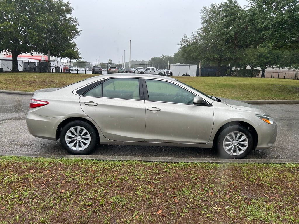 2017 Toyota Camry XSE 6