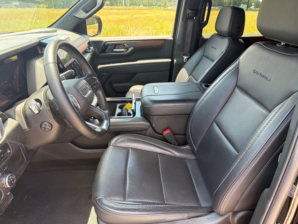 Used 2025 Onyx Black GMC Denali image 9