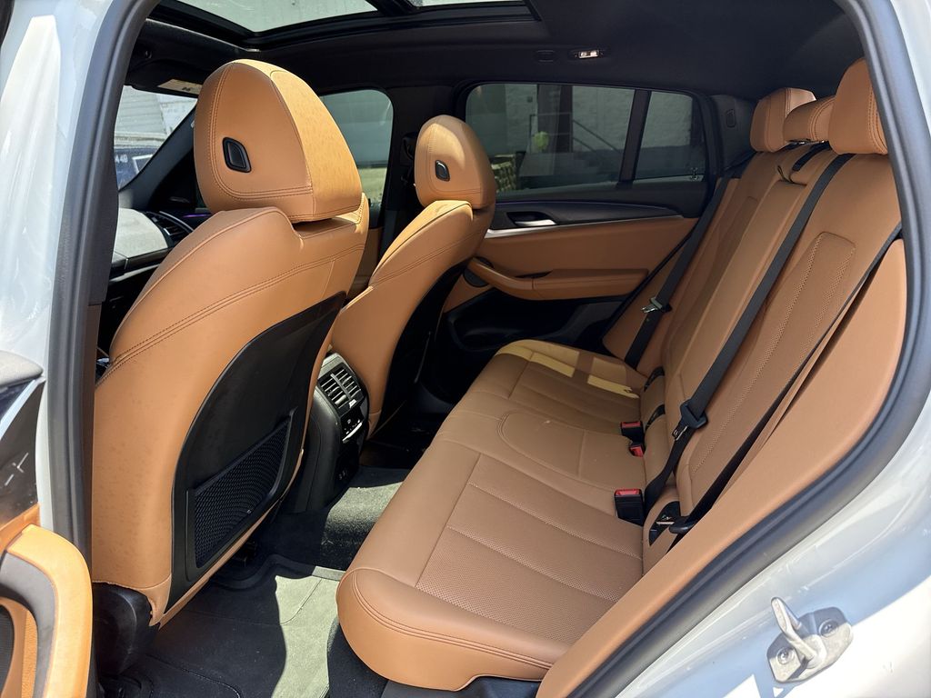 Thumbnail: 2025 BMW X4 - 22